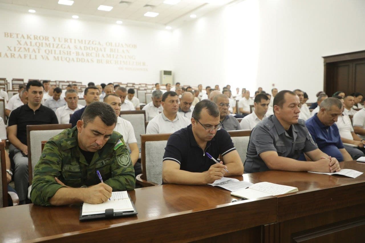 TUMAN HOKIMI MAHALLA RAISLARI BILAN UCHRASHDI