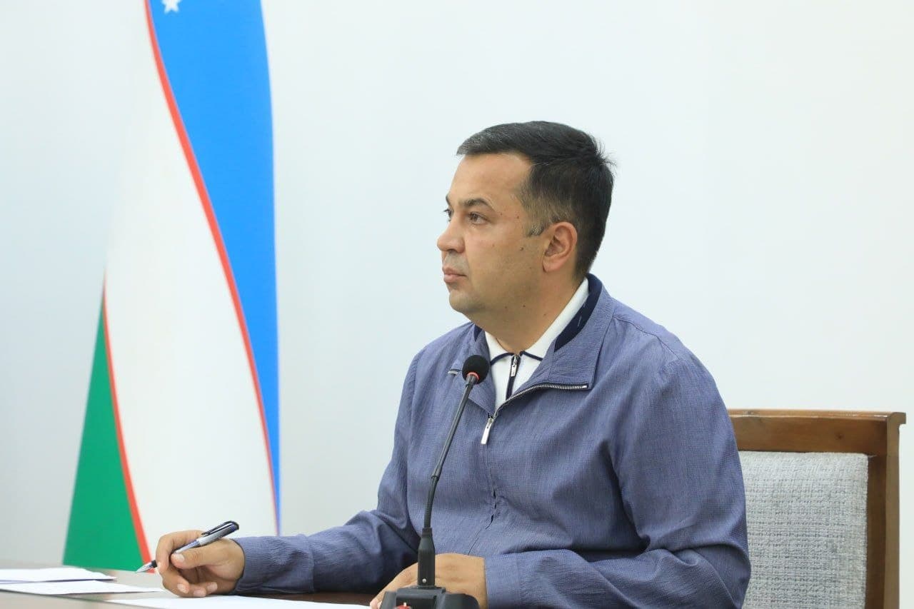 TUMAN HOKIMI RAHBARLAR BILAN UCHRASHDI