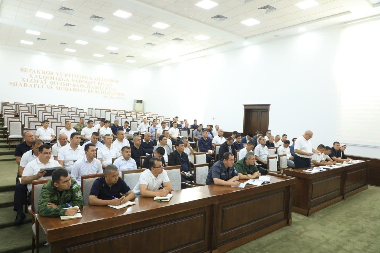 TUMAN HOKIMI RAHBARLAR BILAN UCHRASHDI