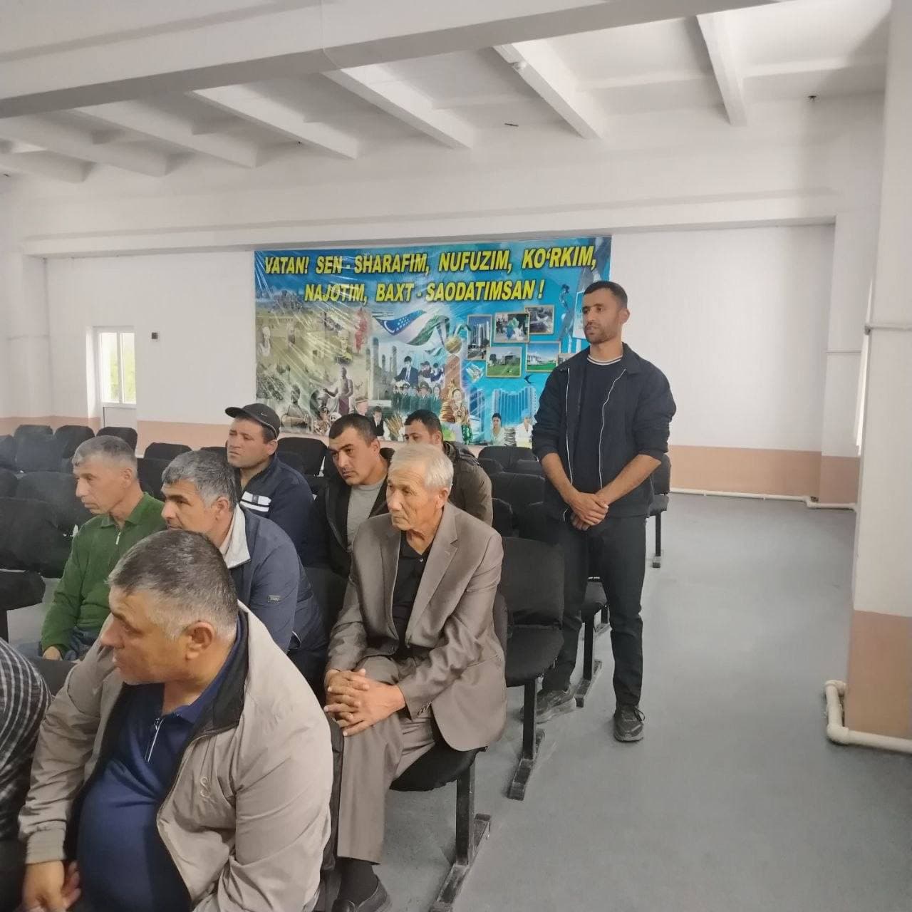 TUMAN HOKIMI ZARMETAN HUDUDIDAGI FERMERLAR BILAN GAPLASHDI
