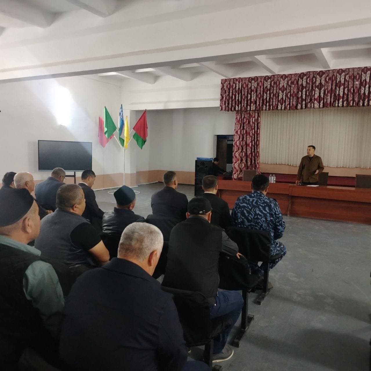 TUMAN HOKIMI ZARMETAN HUDUDIDAGI FERMERLAR BILAN GAPLASHDI