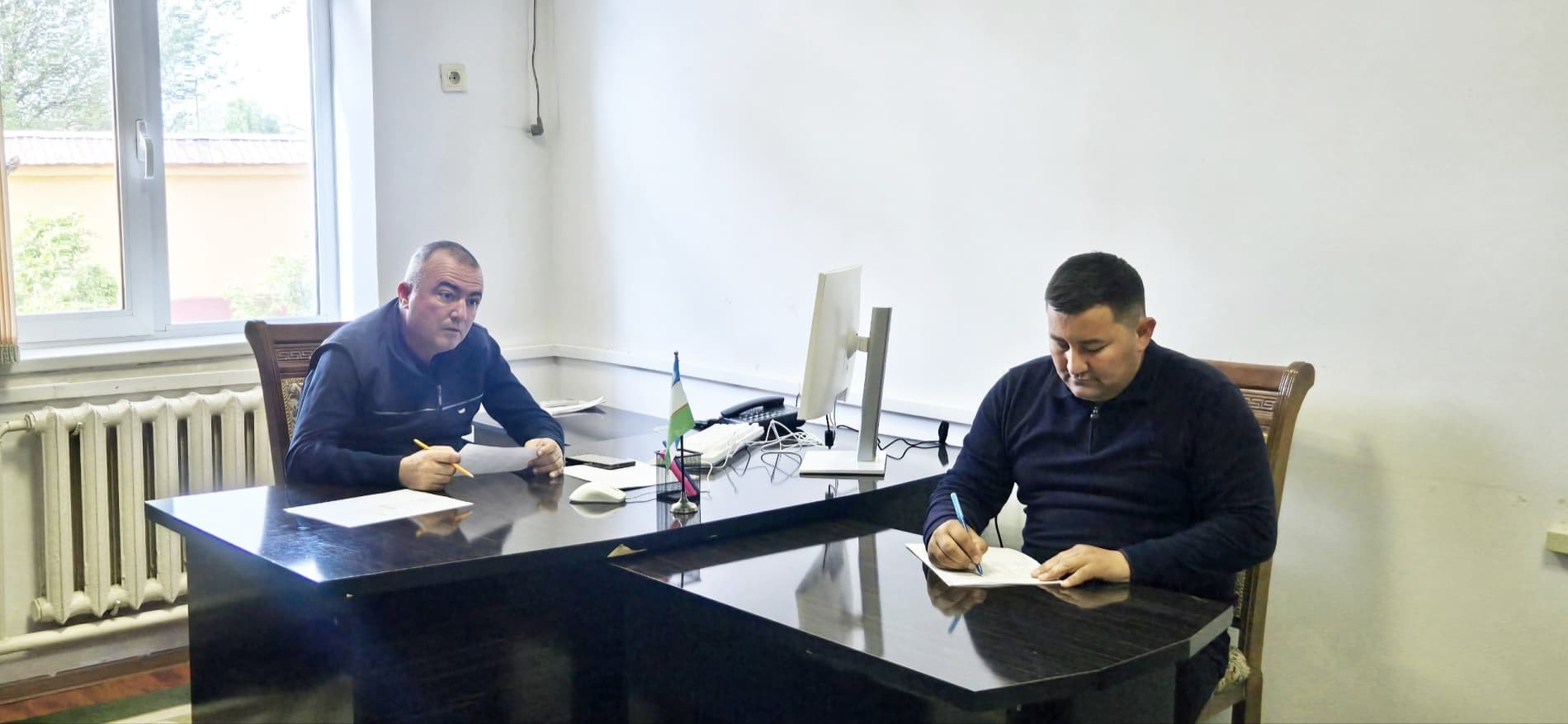 Konimex tumani hokimi Ruslan Ro'ziyev aholi murojaatlarini o'rganish va ularga amaliy yechim topish maqsadida tuman Xalq qabulxonasida navbatdagi sayyor qabulini o'tkazdi.