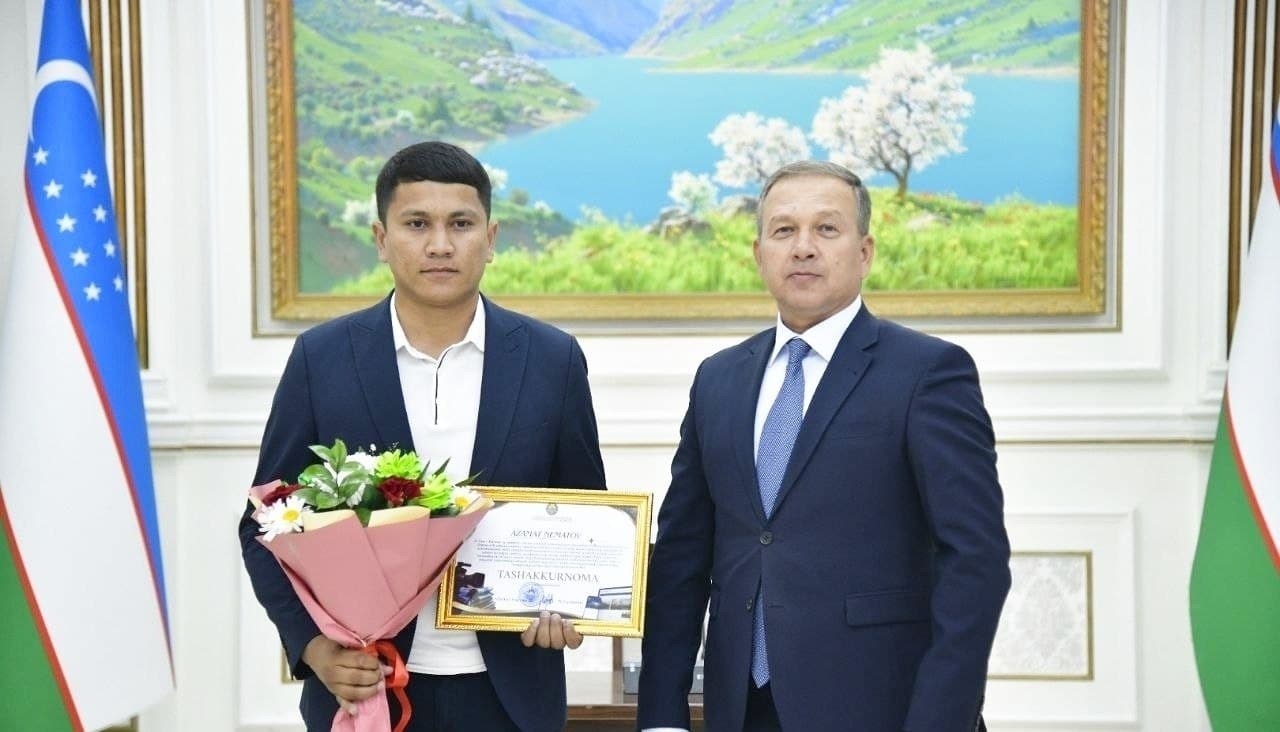 Navoiy viloyati hokimligining majlislar zalida 27-iyun — Matbuot va ommaviy axborot vositalari xodimlari kuni munosabati bilan tantanali e’tirof tadbiri bo‘lib o‘tdi.