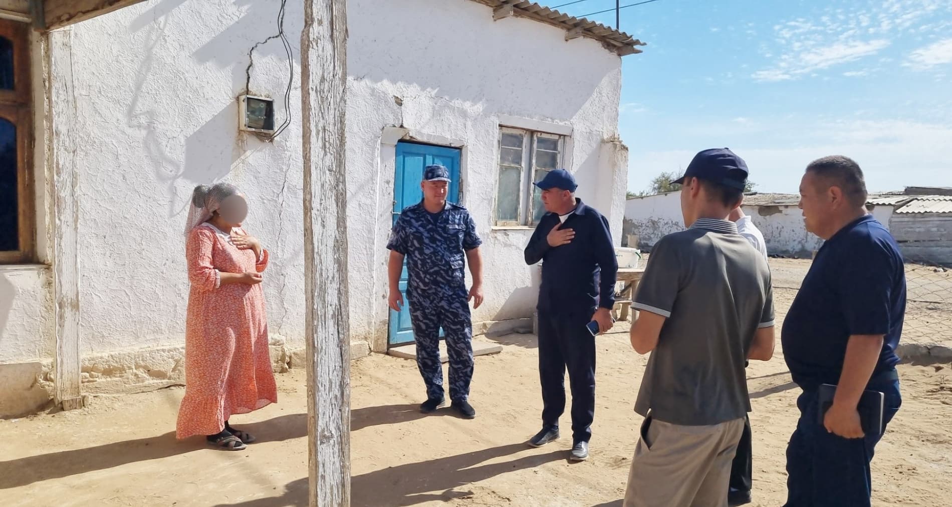 Konimex tumani hokimi Ruslan Ro'ziyev chegaraoldi hudud- "Boymurod" ovul fuqarolar yig'inida bo‘lib, ovul faollari bilan uchrashdi.