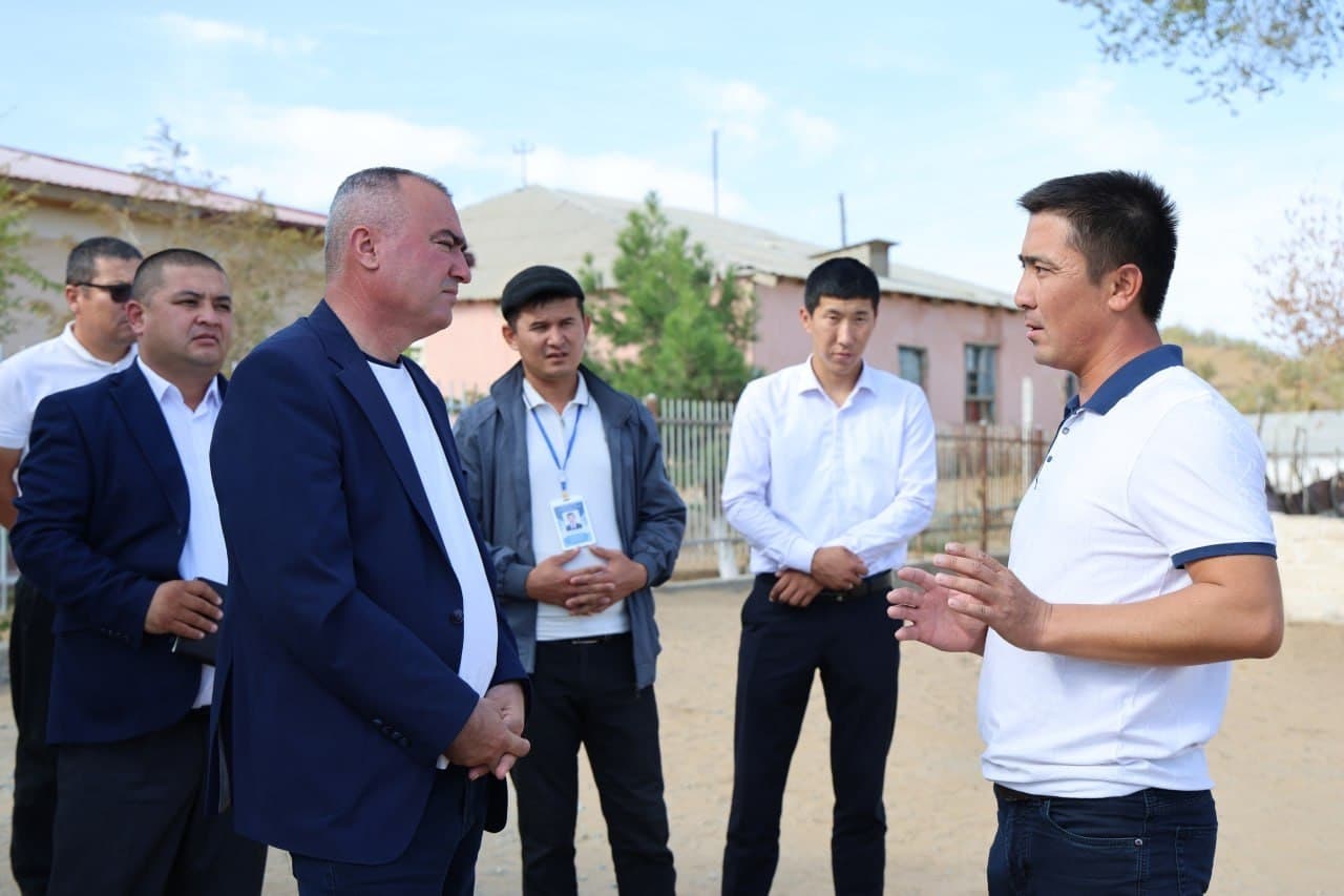 Konimex tumani hokimi Ruslan Ro‘ziyev chegaraoldi hududda joylashgan “Boymurod” ovul fuqarolar yig‘inining “Qosquduq” ovulidagi 33-sonli umumiy o‘rta ta’lim maktabida bo‘ldi.