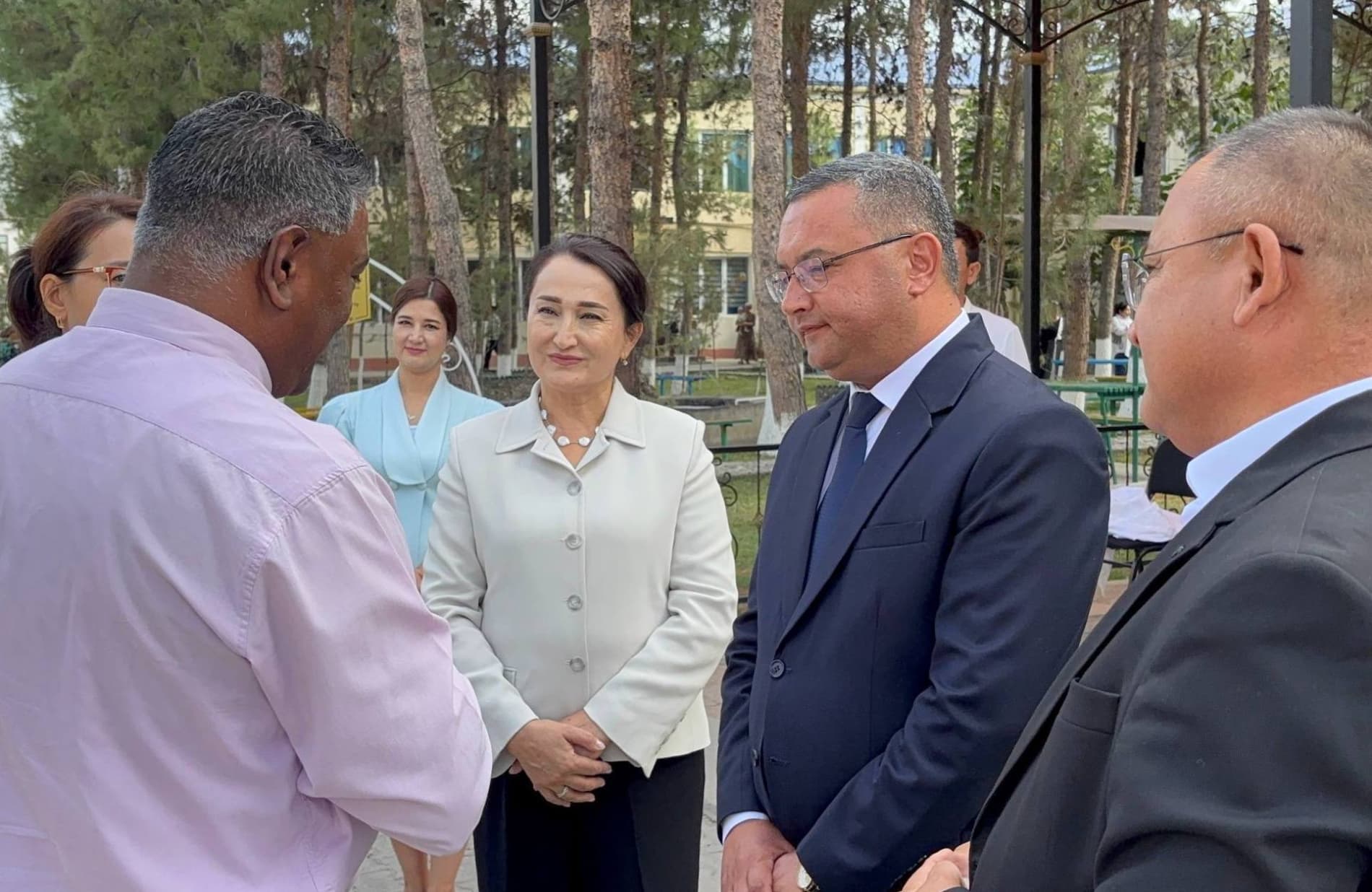 XORIJIY MUTAXASSIS BILAN MULOQOT VA BIRINCHI SINF O‘QUVCHILARI BILAN UCHRASHUV