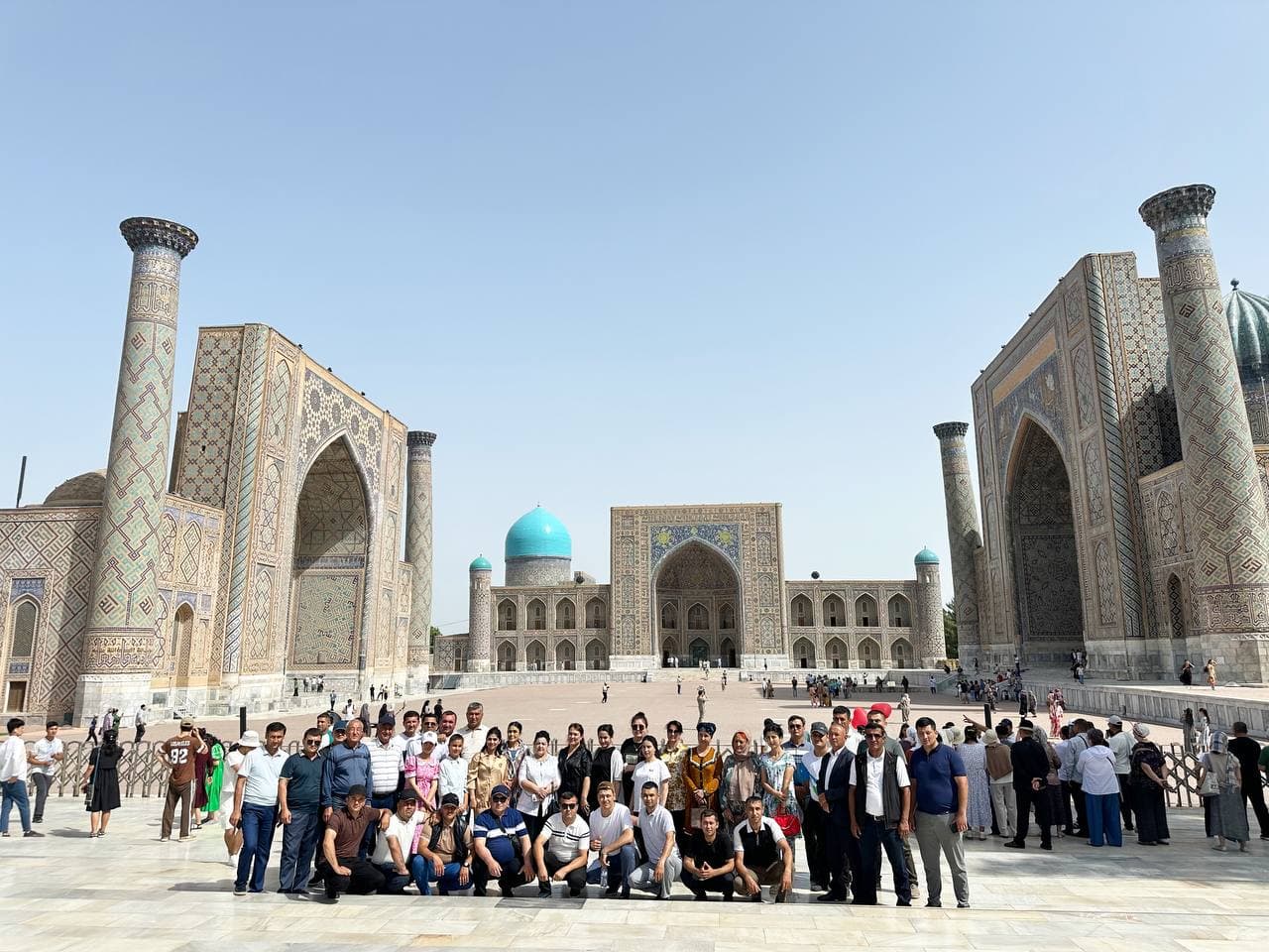 Организована незабываемая экскурсия в Самарканд для госслужащих Миришкорского района и членов их семей