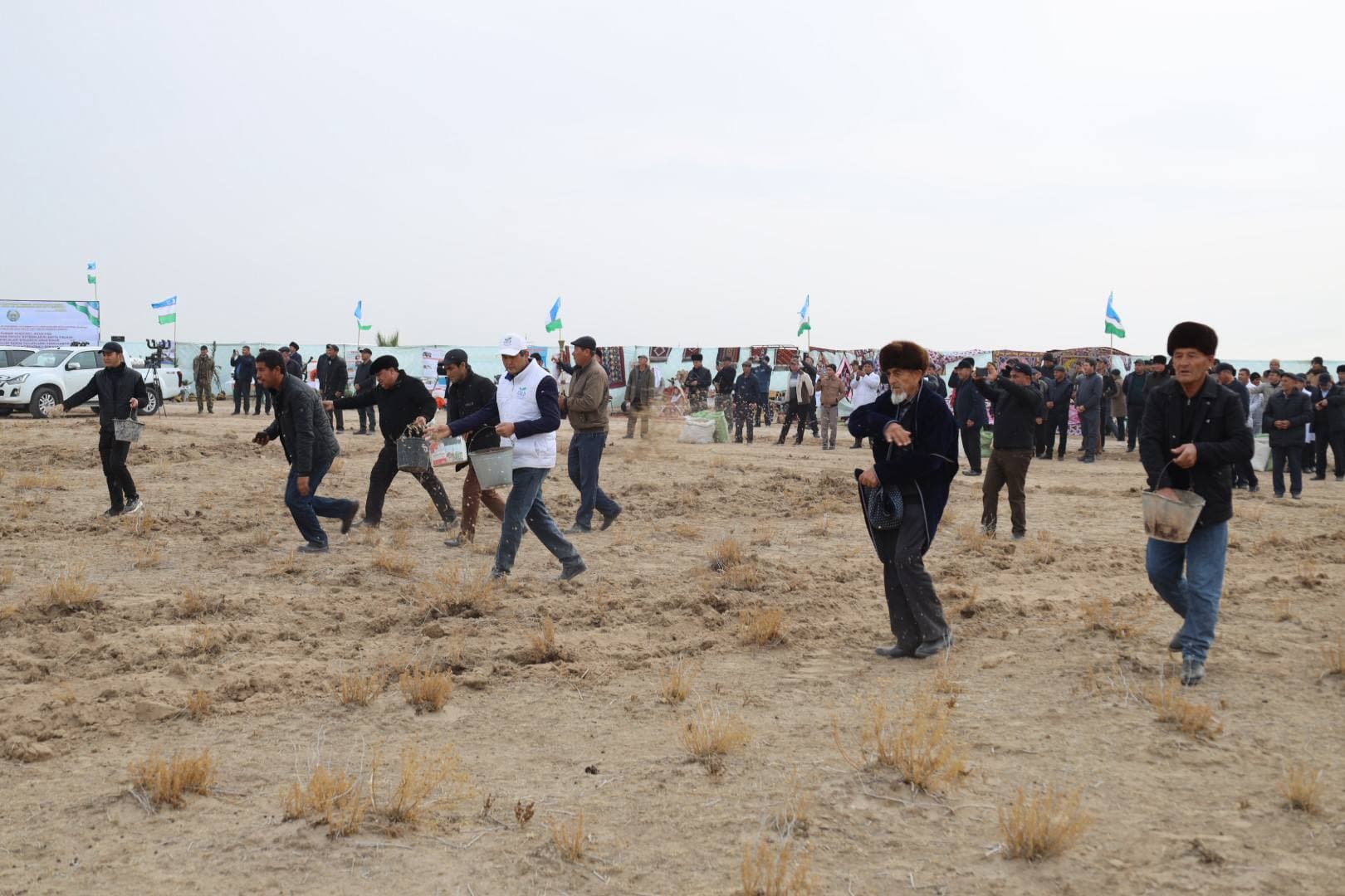 В пустынных территориях Миришкорского района проведён крупный практический-показательный семинар по восстановлению пастбищ