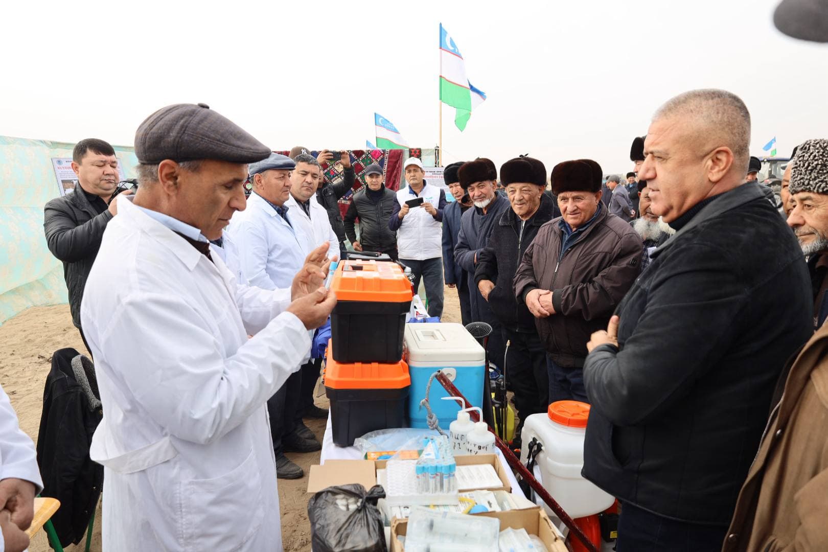 В пустынных территориях Миришкорского района проведён крупный практический-показательный семинар по восстановлению пастбищ