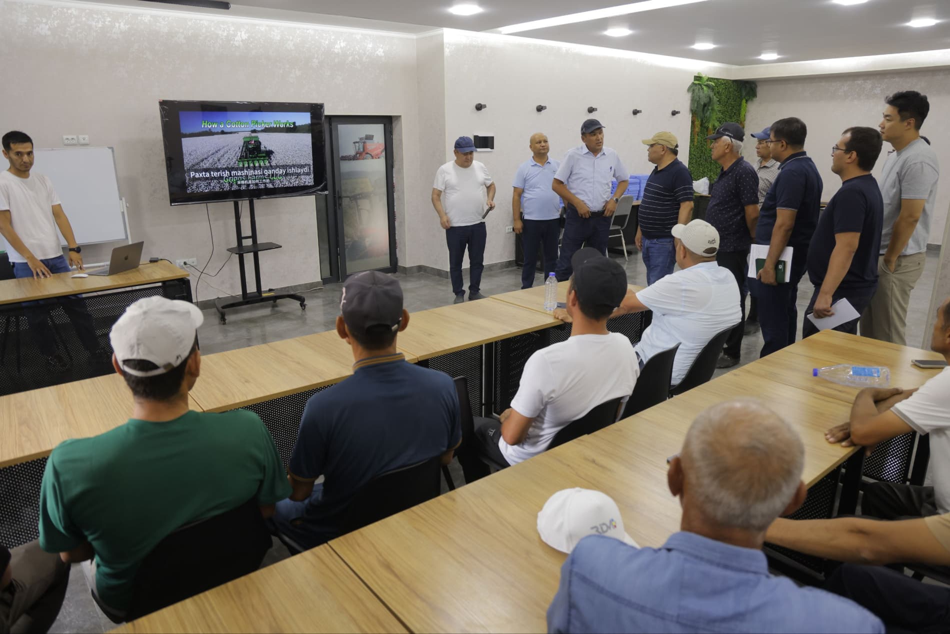 Farg‘onada zamonaviy paxta terish texnikalari yig‘ilmoqda