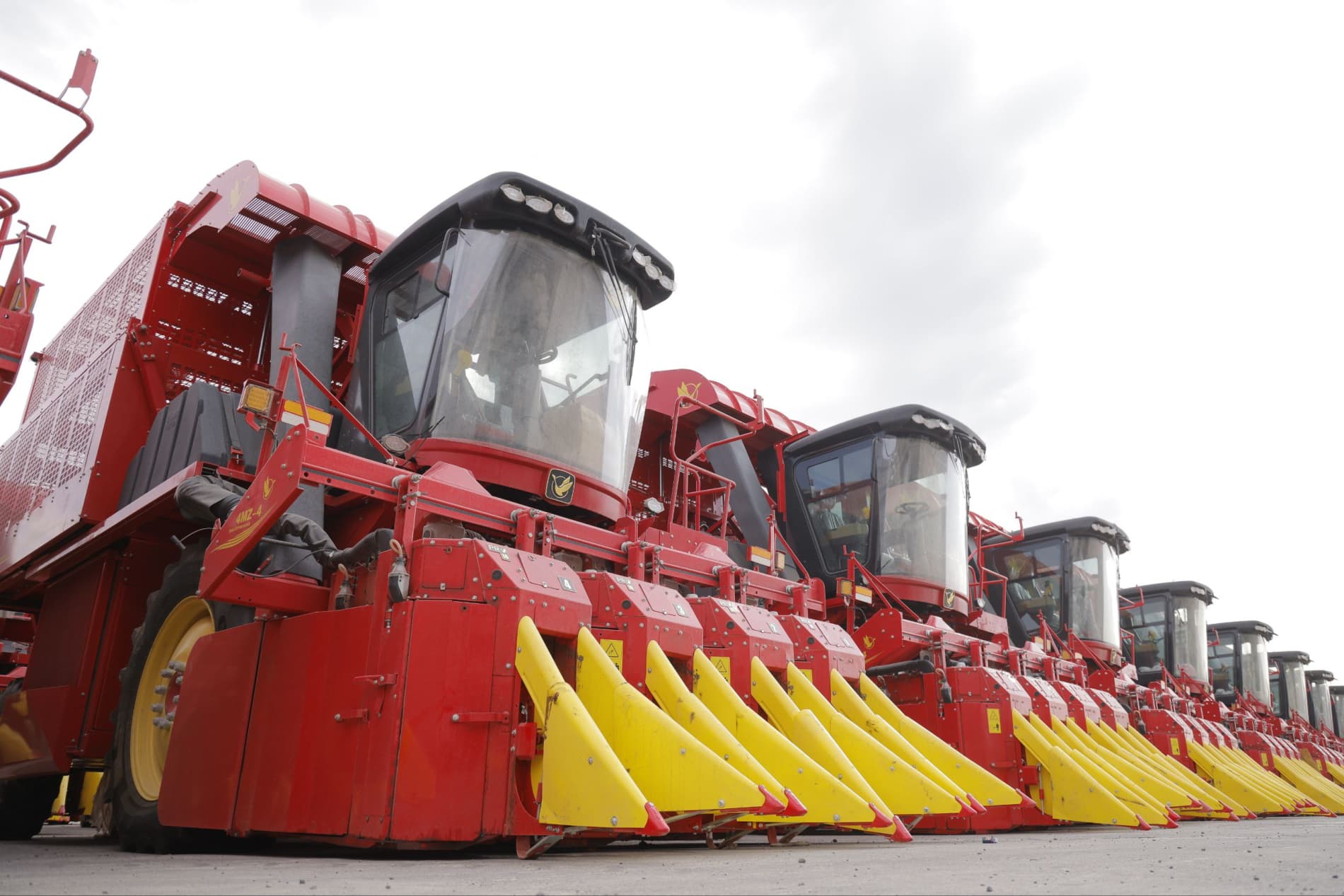 Farg‘onada zamonaviy paxta terish texnikalari yig‘ilmoqda