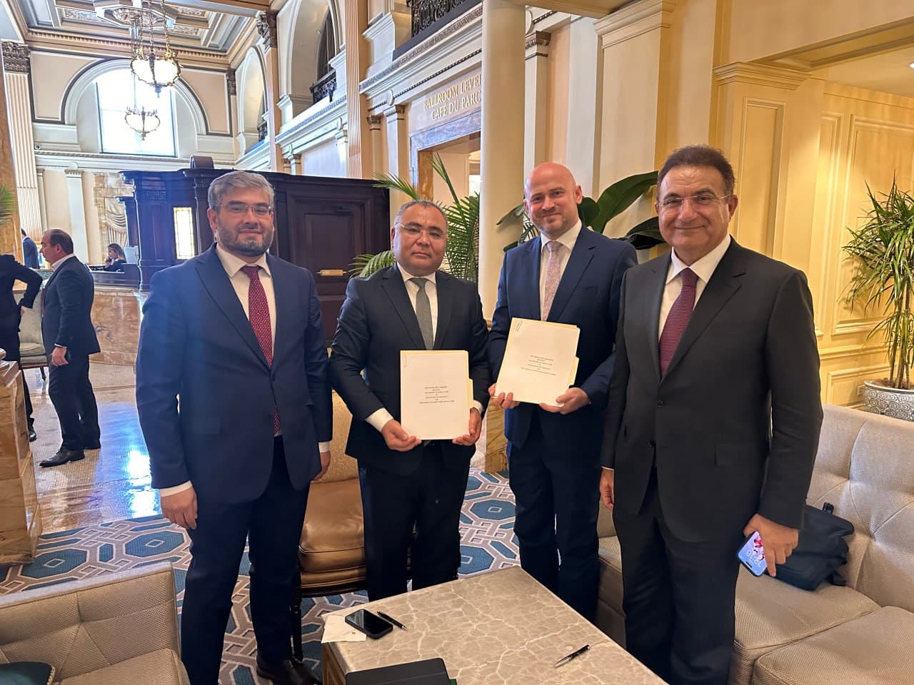 В рамках саммита «C5+1» между Узбекистаном и компанией John Deere подписан меморандум о сотрудничестве