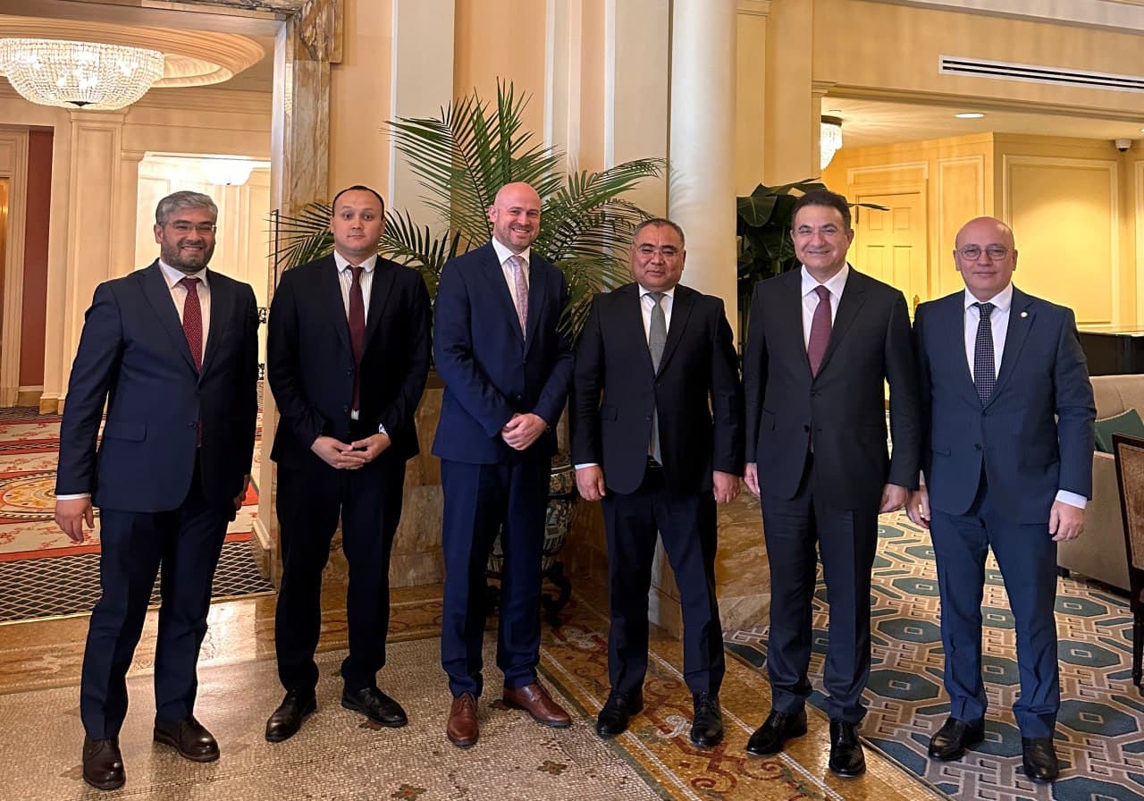 В рамках саммита «C5+1» между Узбекистаном и компанией John Deere подписан меморандум о сотрудничестве