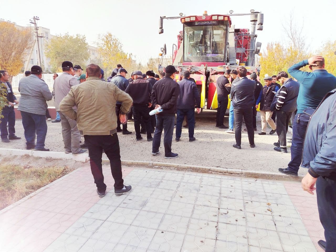 Paxta terimi sifatini oshiruvchi omil: mexanizatorlar amaliy mashg‘ulotlarda yangi bilimlarga ega bo‘lishmoqda