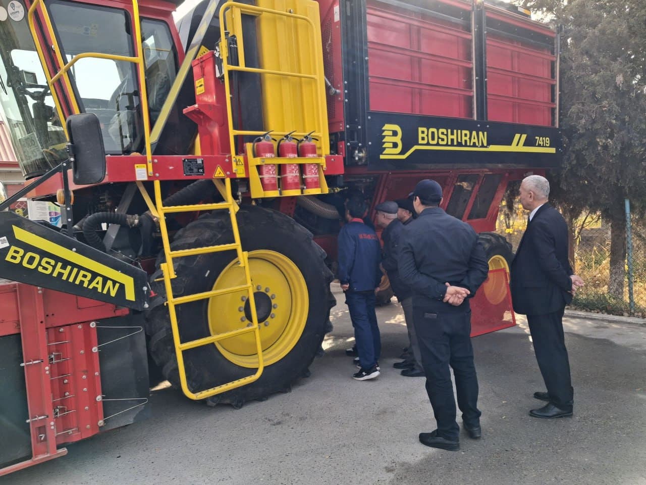 Paxta terimi sifatini oshiruvchi omil: mexanizatorlar amaliy mashg‘ulotlarda yangi bilimlarga ega bo‘lishmoqda