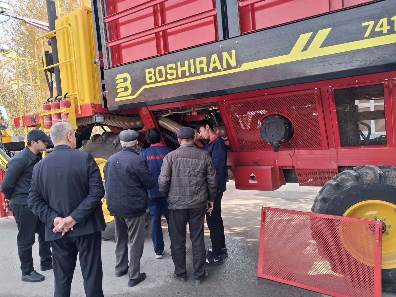 Paxta terimi sifatini oshiruvchi omil: mexanizatorlar amaliy mashg‘ulotlarda yangi bilimlarga ega bo‘lishmoqda