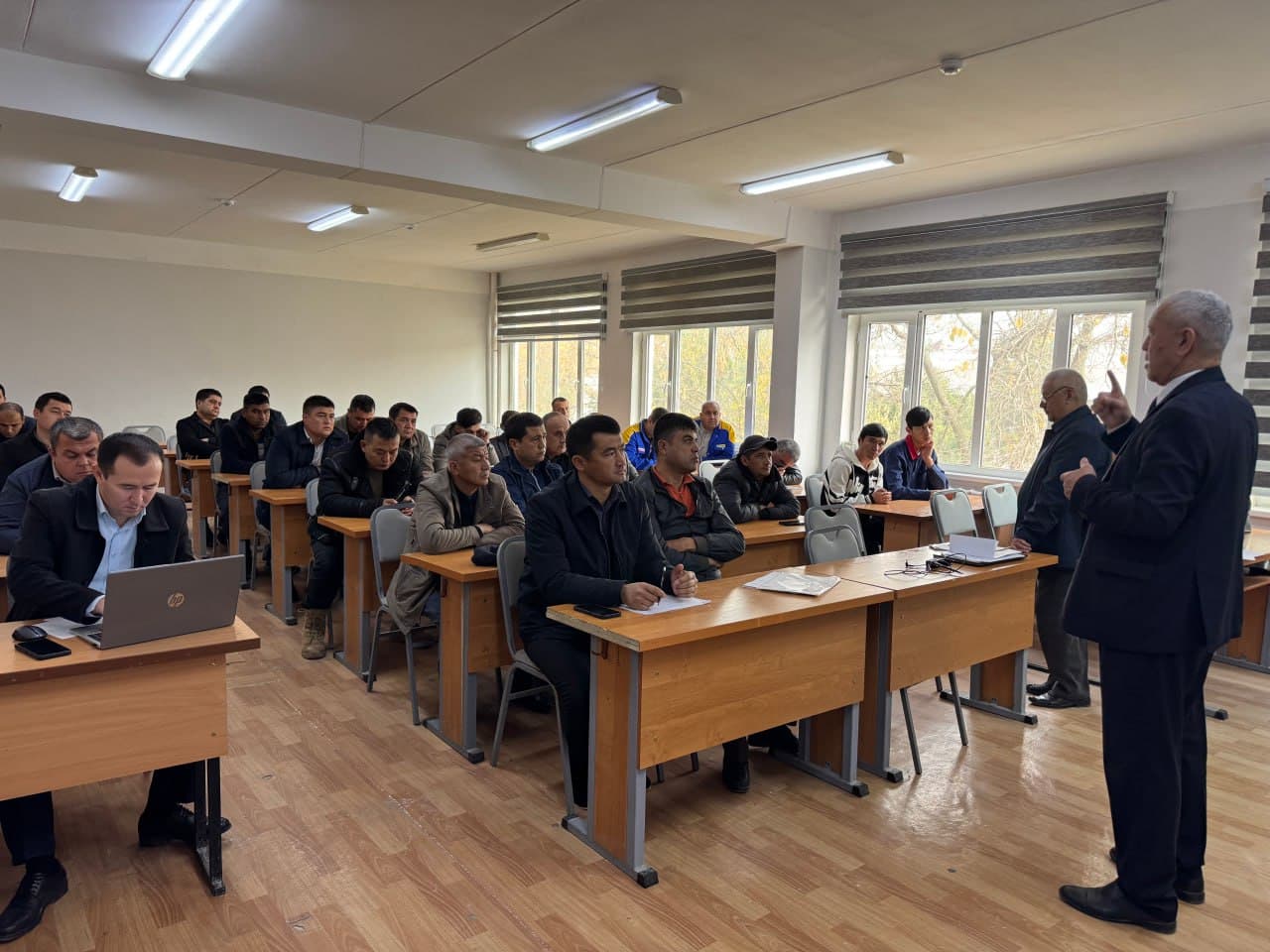 Paxta terimi sifatini oshiruvchi omil: mexanizatorlar amaliy mashg‘ulotlarda yangi bilimlarga ega bo‘lishmoqda