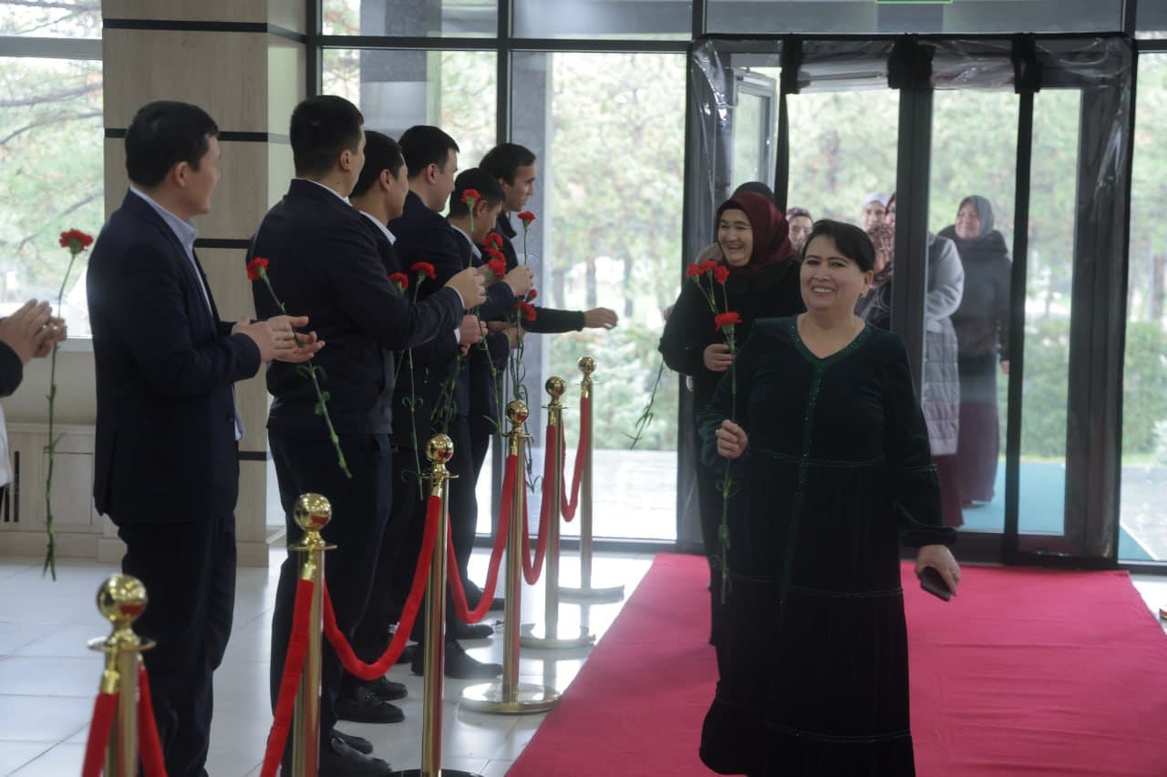 Наши женщины — яркий символ развития страны