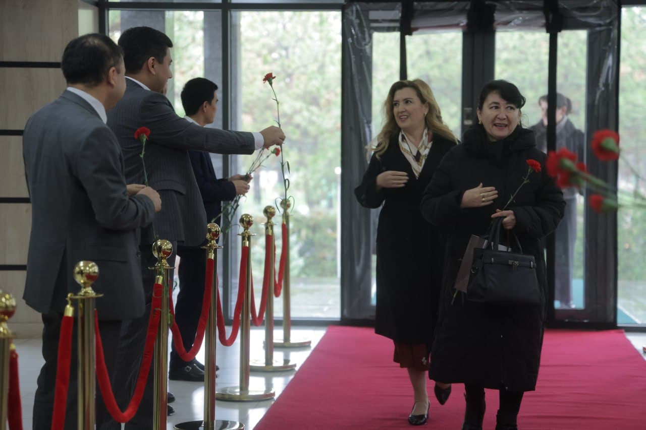 Наши женщины — яркий символ развития страны