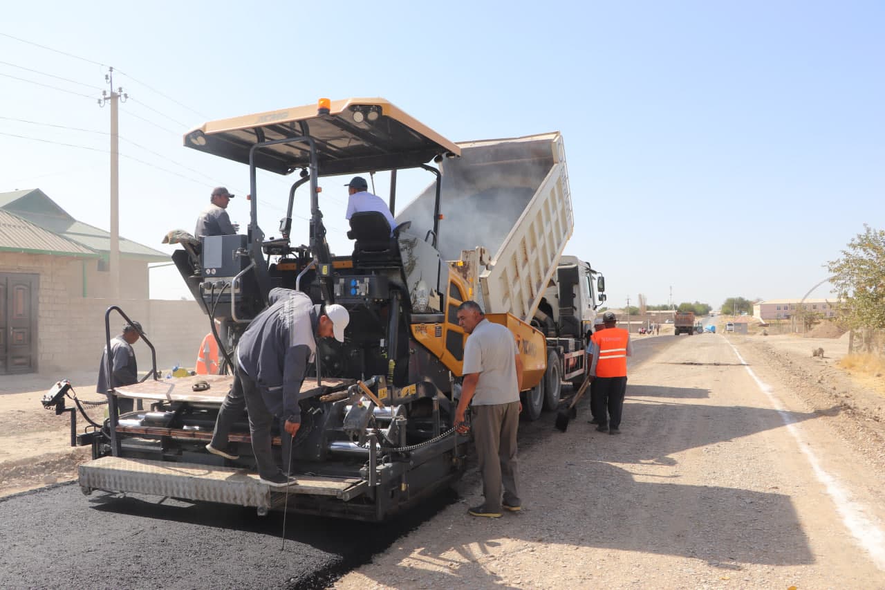 10 та қишлоқни ўзаро боғловчи йўл янгиланмоқда