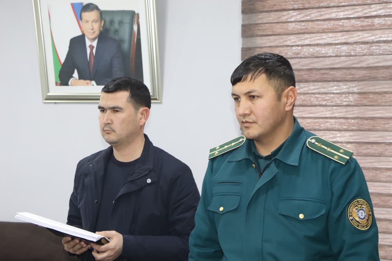 Tuman hokimi ishsiz va otaliqqa olingan yoshlar bilan uchrashdi