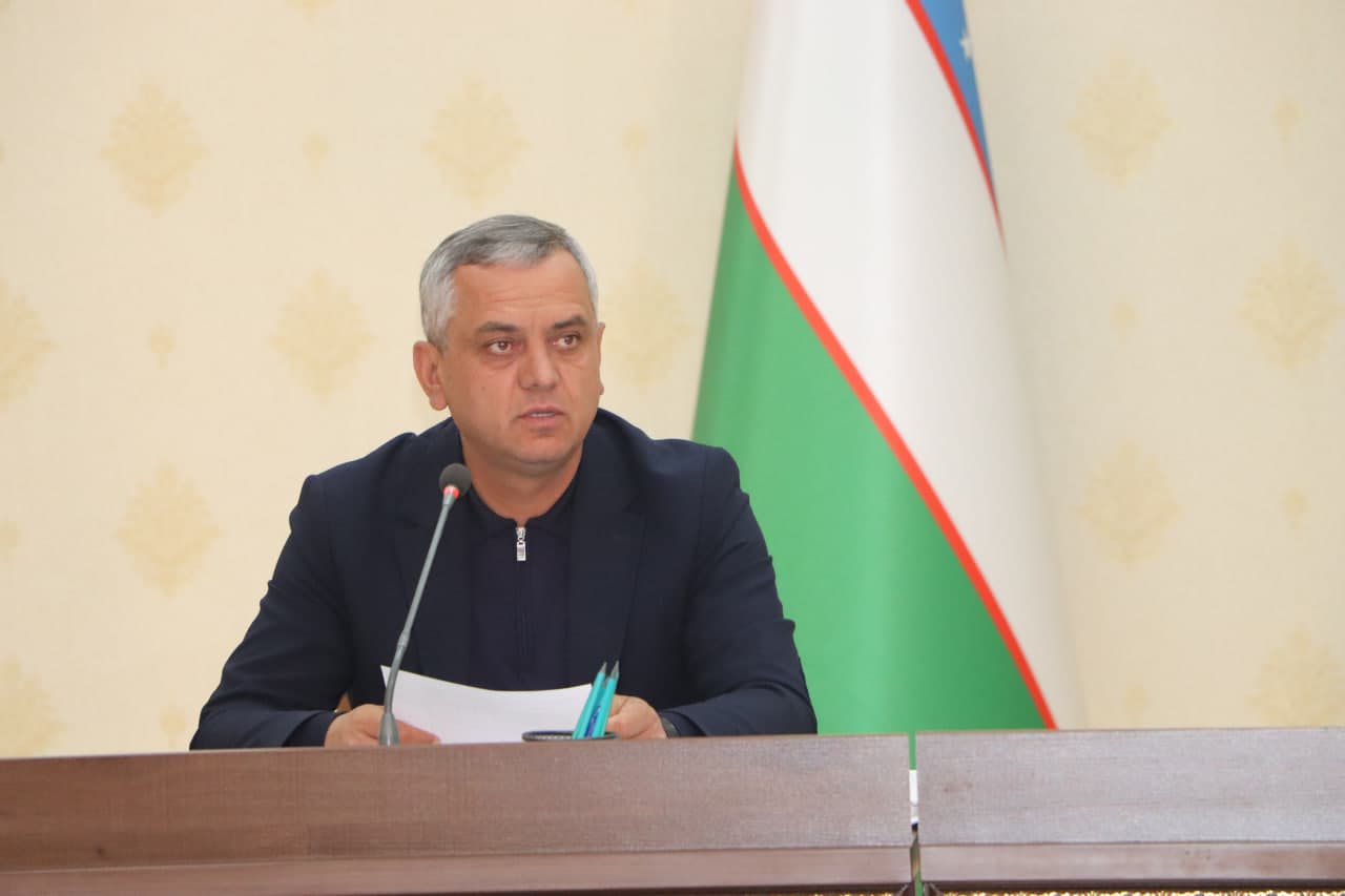 Қамаши тумани ҳокими Хуршид Усмонов 2026 йилда Қамаши туманида амалга оширилаётган йирик лойиҳалар ва маҳаллаларда ободонлаштириш, томорқалардан самарали фойдаланиш масалалари юзасидан йиғилиш ўтказди.