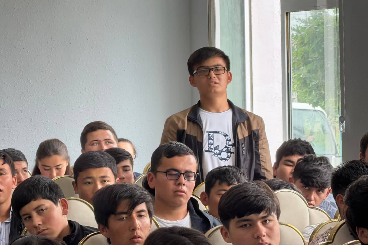 Yoshlar bilan uchrashuv