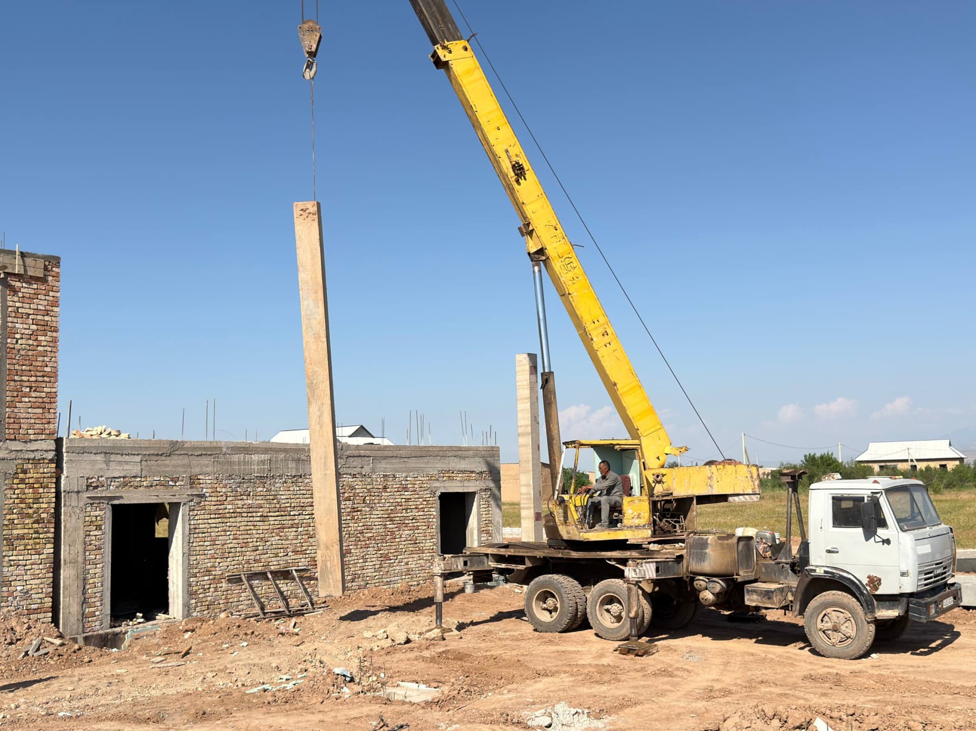 Qamashi tumanida “Qishloq joylarini kompleks rivojlantirish” loyihasi doirasida 9 ta mahallada umumiy qiymati 14 million dollarlik ijtimoiy soha va infratuzilma obyektlarini yaxshilash ishlari amalga oshirilmoqda.