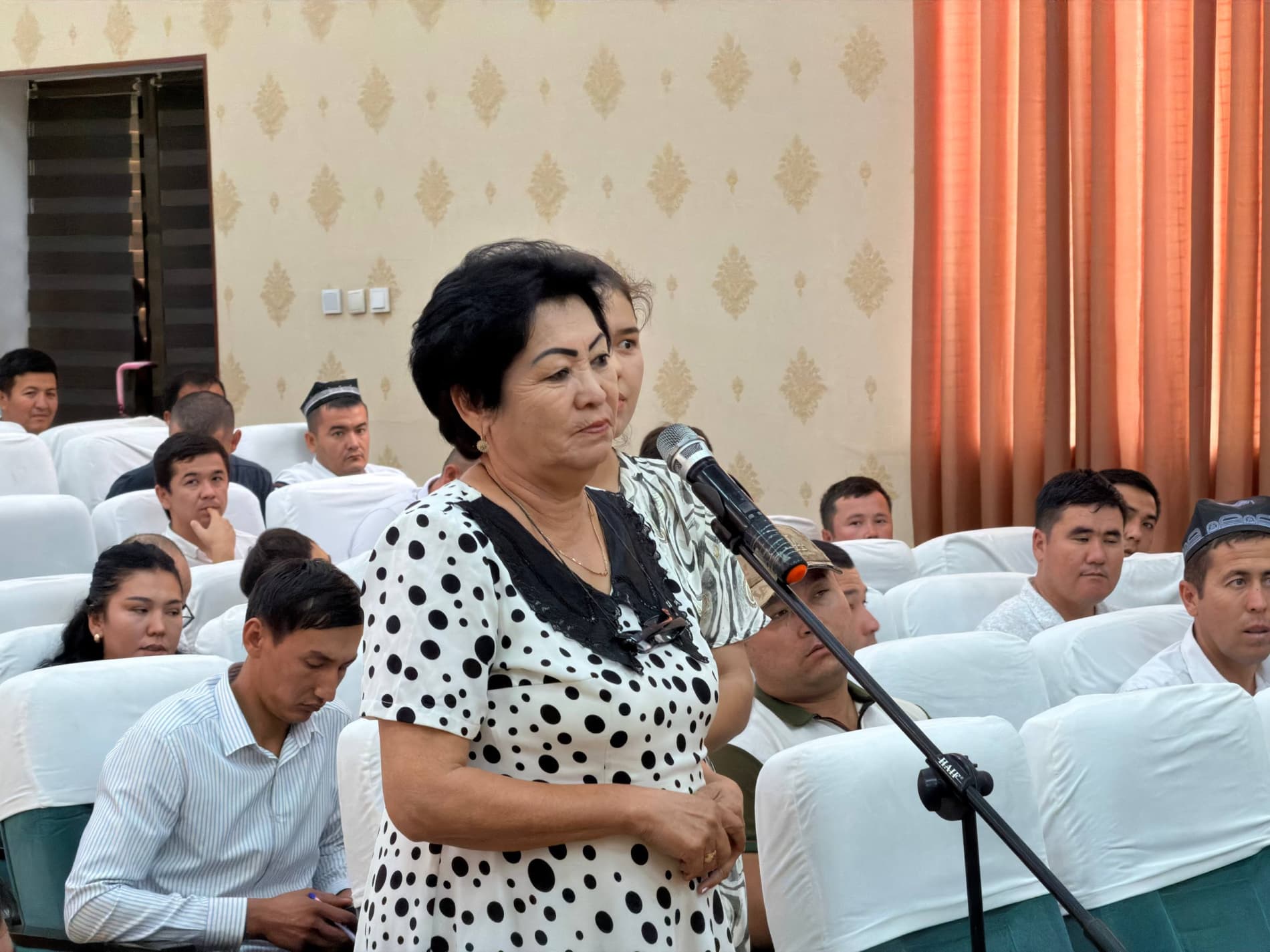 Qamashi tumani hokimi oliy ta'lim muassasalari bitiruvchilari bilan uchrashdi