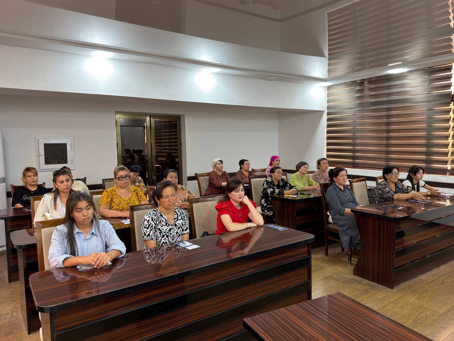 XOTIN-QIZLARGA SERTIFIKAT VA GRANTLAR TOPSHIRILDI