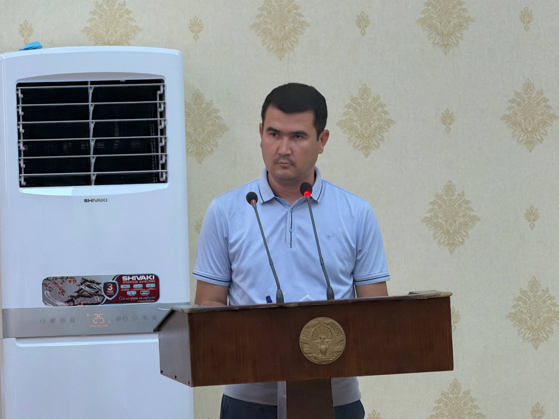 Qamashi tumani hokimi oliy ta'lim muassasalari bitiruvchilari bilan uchrashdi