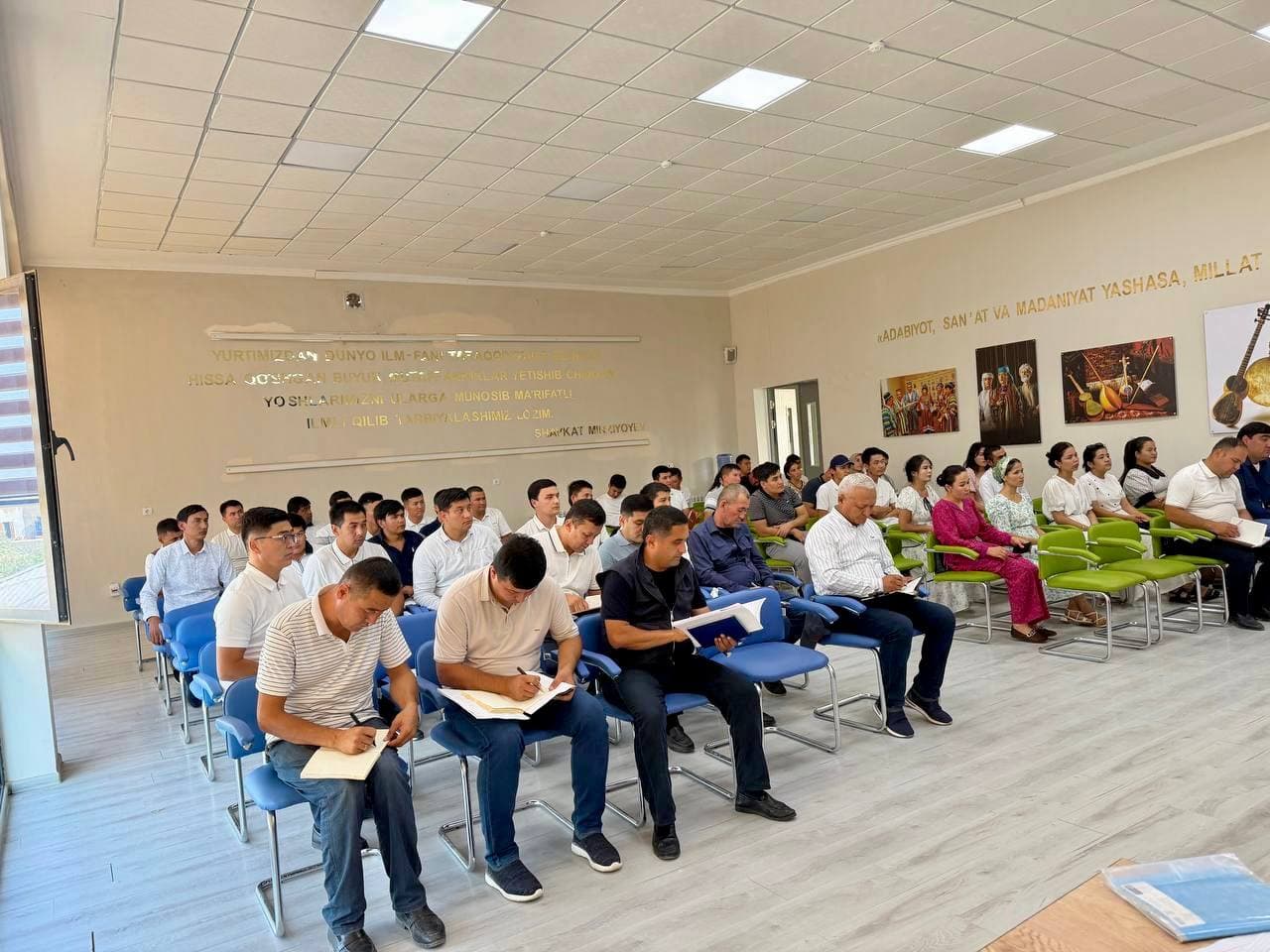 Qamashi tumanida bitiruvchi yoshlar ishtirokida “Rahbar va yoshlar” ochiq muloqoti tashkil etildi