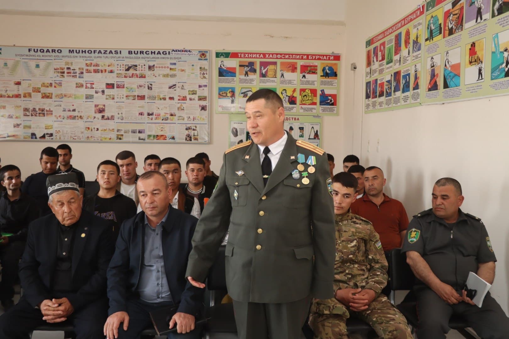 Касби туманида ҳарбий хизматдан қайтган ёшлар билан учрашув бўлиб ўтди