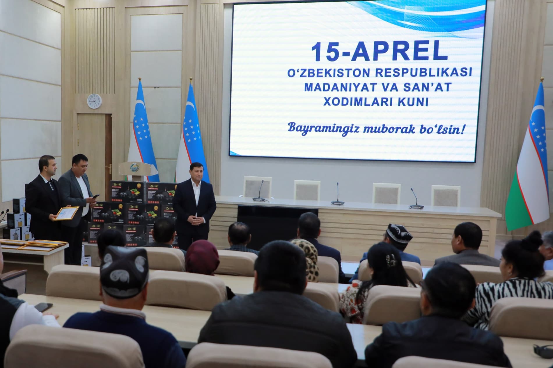 15 Aprel “Madaniyat va san’at xodimlari kuni” munosabati bilan soha vakillarining mehnati e’tirof etildi.