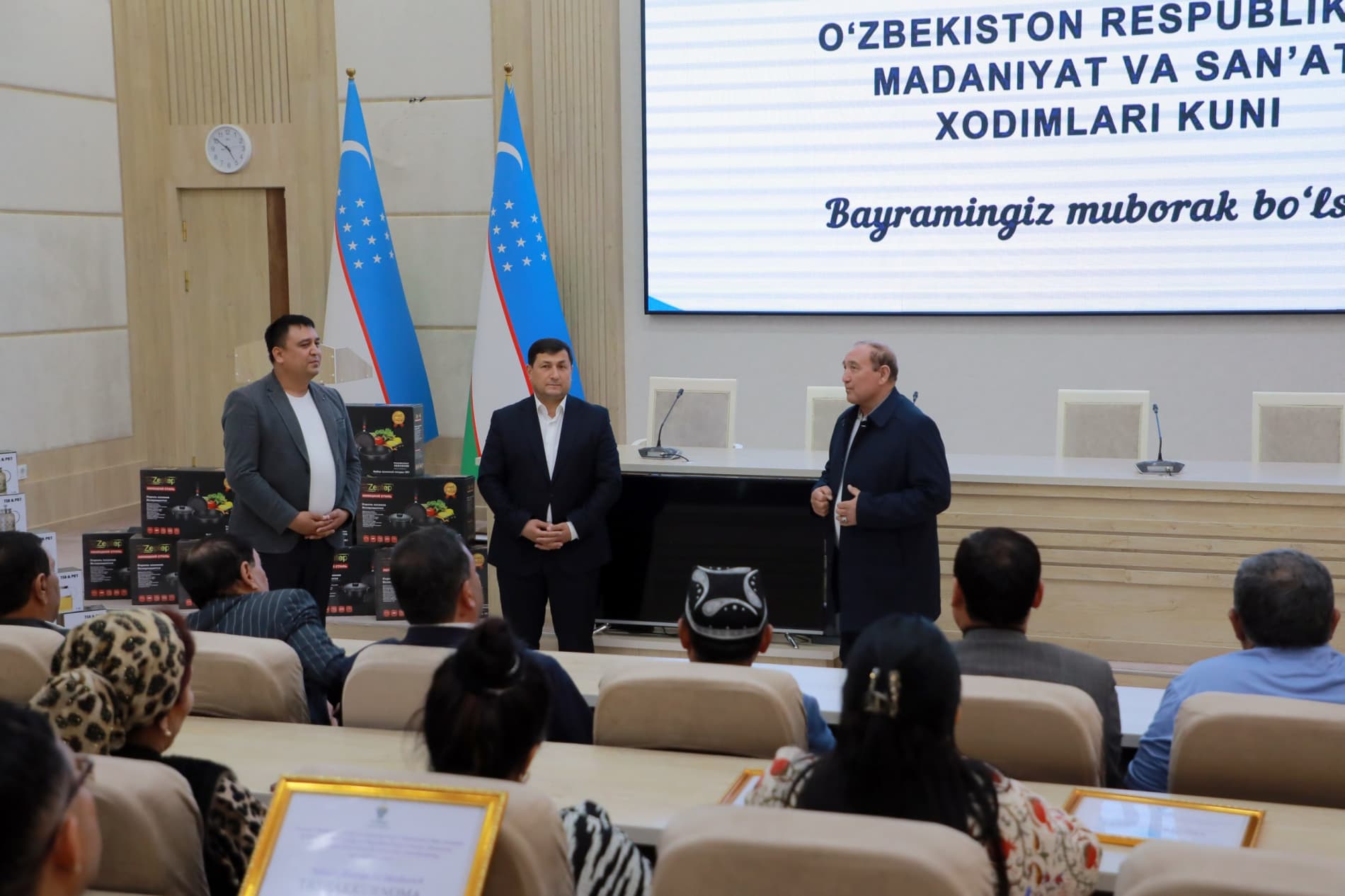 15 Aprel “Madaniyat va san’at xodimlari kuni” munosabati bilan soha vakillarining mehnati e’tirof etildi.