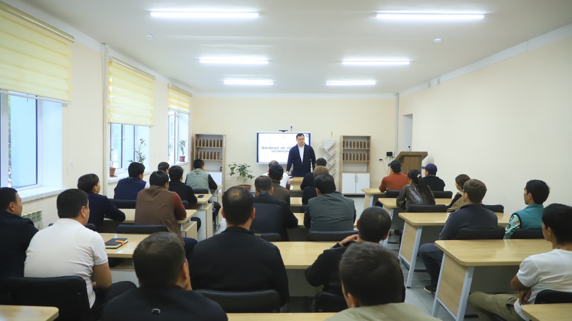 Раҳбар вa ёшлар учрашуви