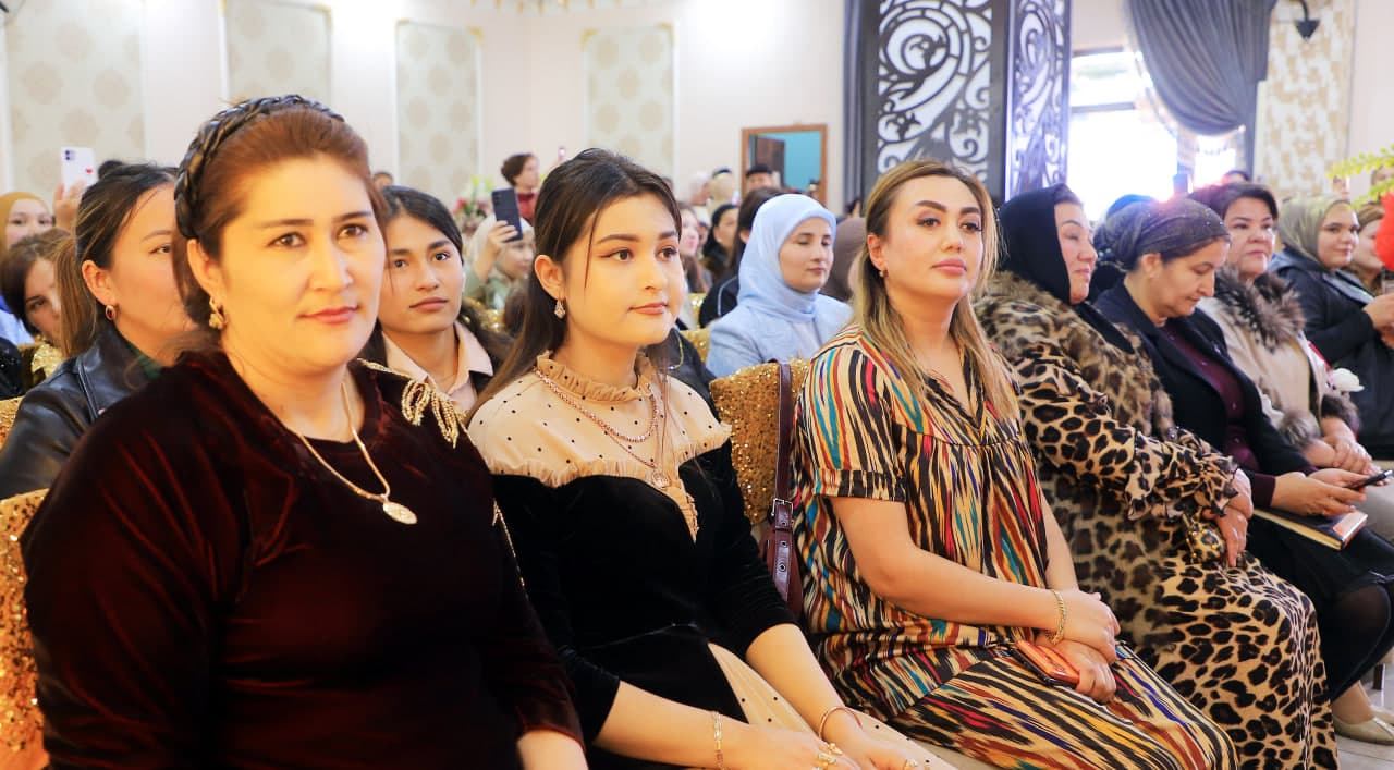 “Ayollar daftari”dan modalar podiumiga: Dilnoza Tohirova rahbarligidagi “DT ACADEMY”ning ikki yillik zafarli yo‘li