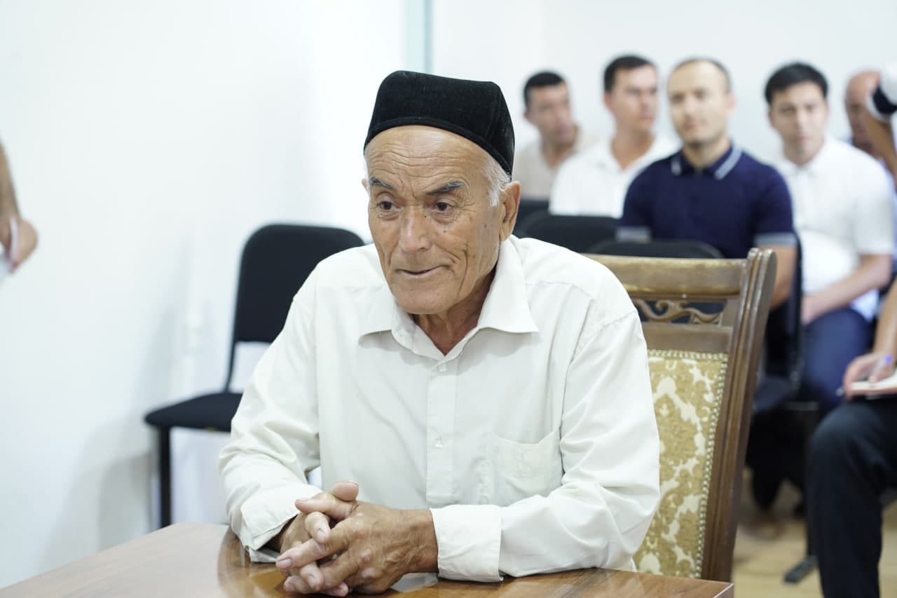 Tuman hokimi fuqarolar murojaatlarini tingladi
