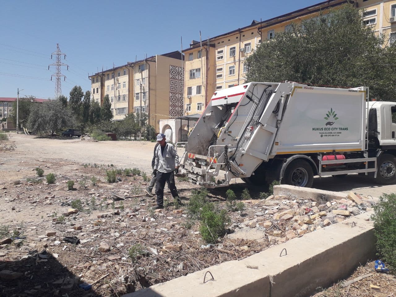 Нукусда “Маҳаллани чиқиндидан холи ҳудудга айлантирамиз” экотарғибот акцияси ўтказилди