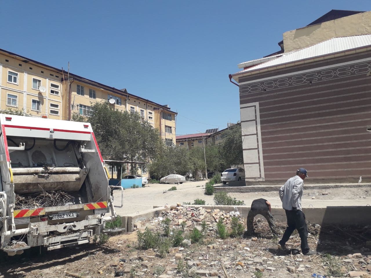 Нукусда “Маҳаллани чиқиндидан холи ҳудудга айлантирамиз” экотарғибот акцияси ўтказилди