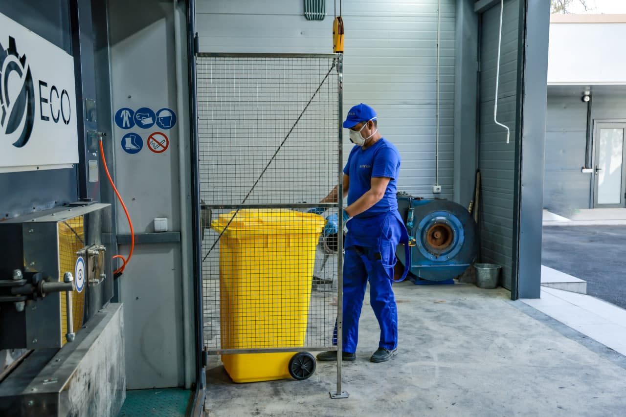 Toshkentda tibbiyot chiqindisini yoqish orqali muqobil issiqlik energiyasini ishlab chiqaruvchi zavod ishga tushdi