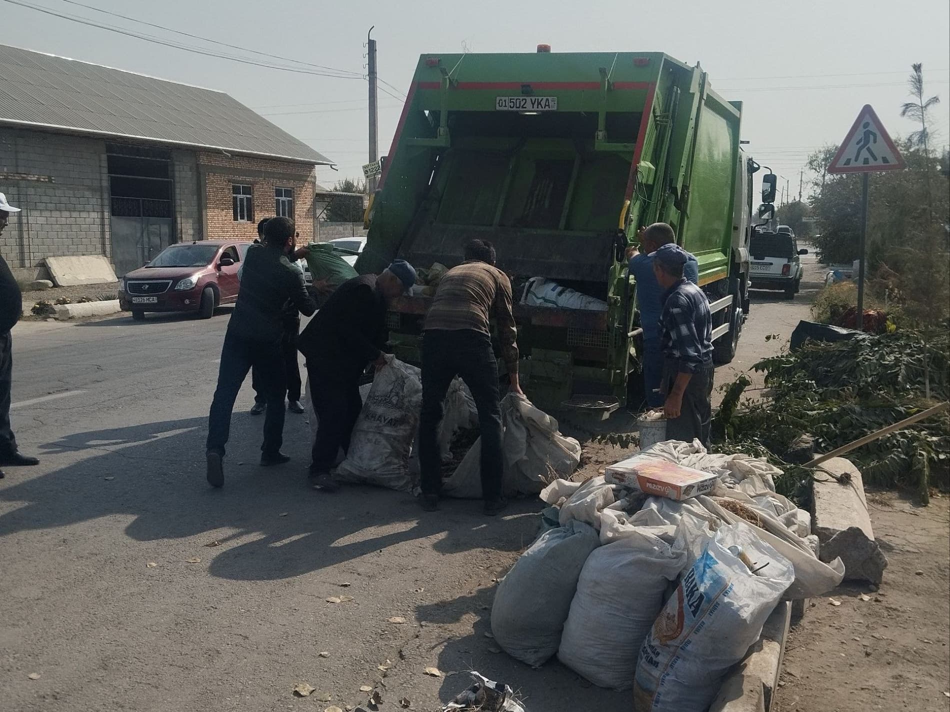 Tozalik oyligining dastlabki o‘n besh kunida hududlar 243 ming tonna chiqindidan tozalandi