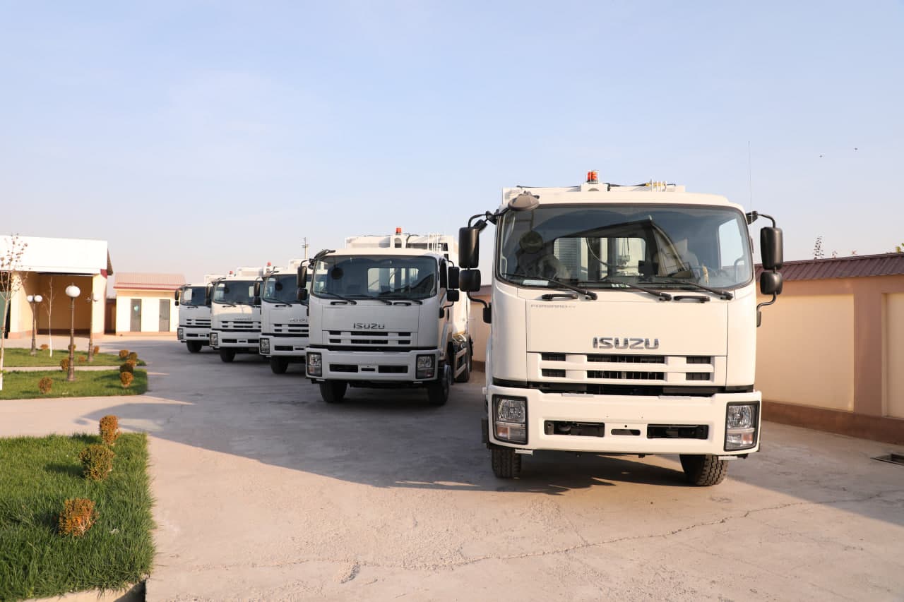 Toshkent: sanitar tozalash korxonasiga zamonaviy maxsus texnikalar topshirildi