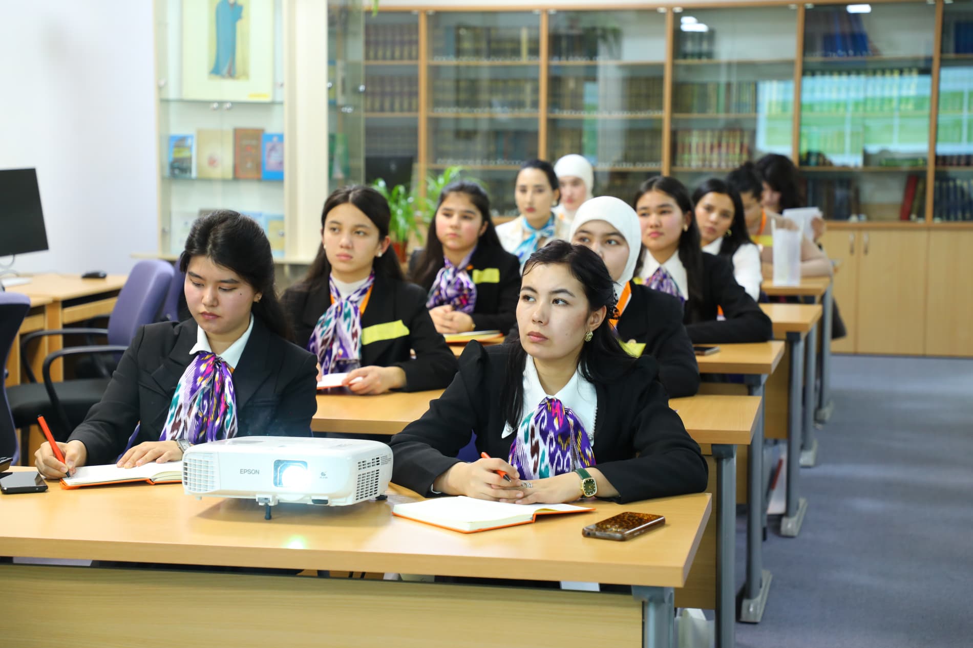 Девушки-волонтёры объединились для решения экологических проблем