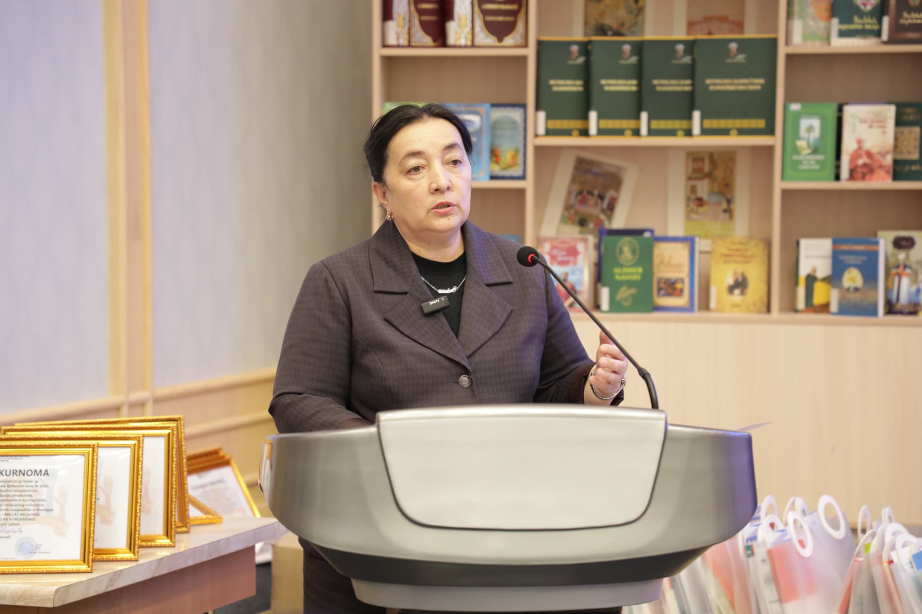 Девушки-волонтёры объединились для решения экологических проблем