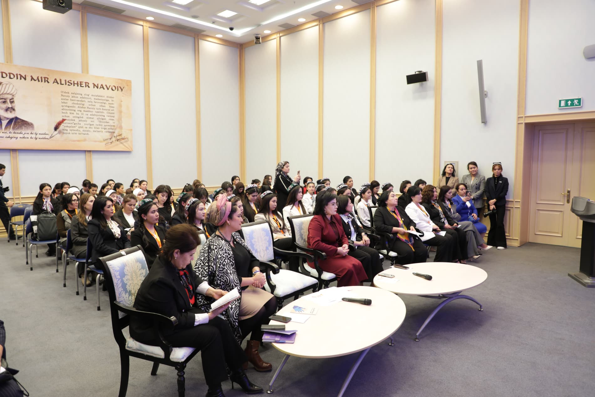 Девушки-волонтёры объединились для решения экологических проблем