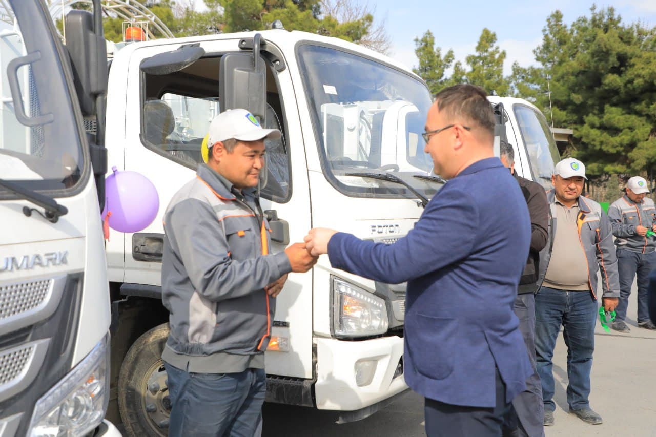 Samarkand: Modern waste collection vehicles commissioned for operation