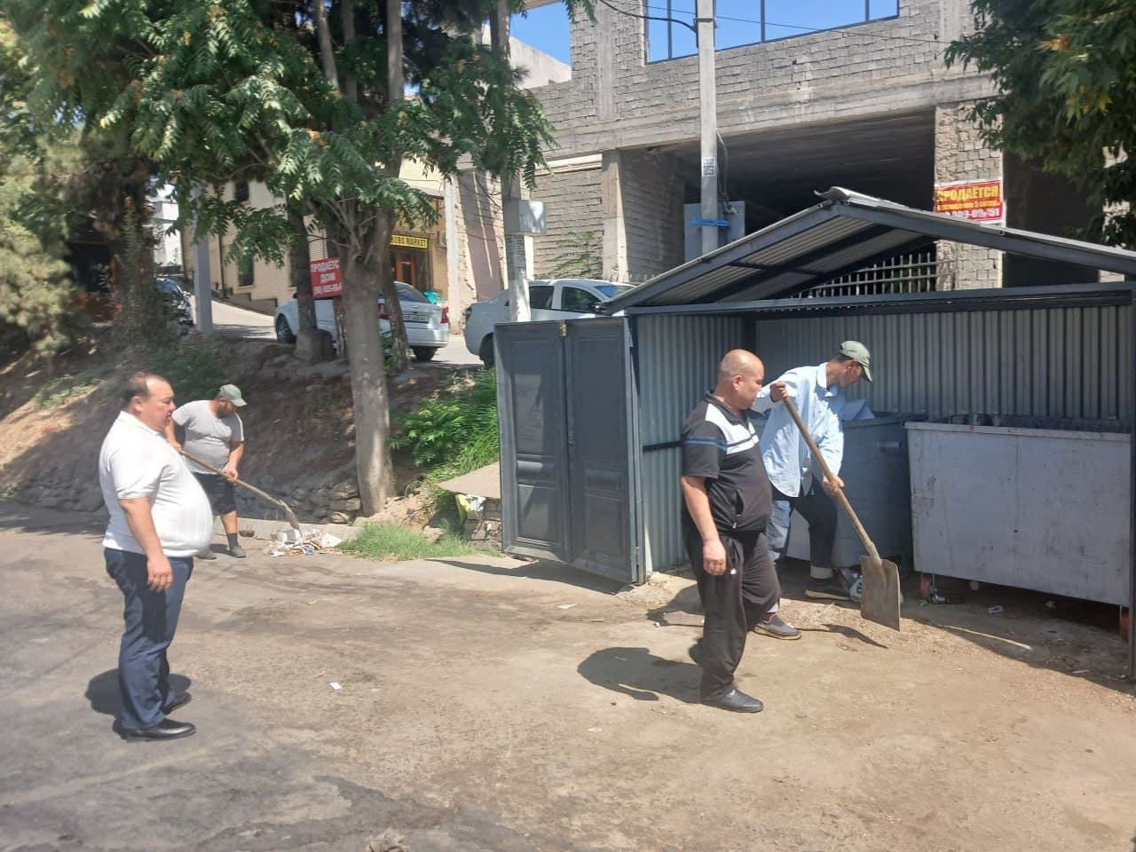 “Dolzarb 40 kunlik”: Bayram arafasida tozalik xodimlari yurtimizni kuniga 30 ming tonna chiqindidan tozalayapti