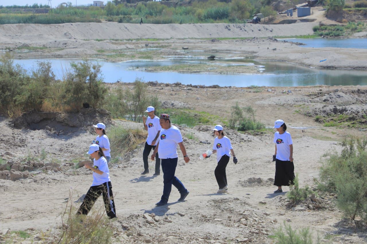“Butunjahon tozalik kuni” munosabati bilan Chiqindilarni boshqarish va sirkulyar iqtisodiyotni rivojlantirish agentligi tomonidan bugun Surxondaryo viloyatida ommaviy plogging aksiyasi o‘tkazildi