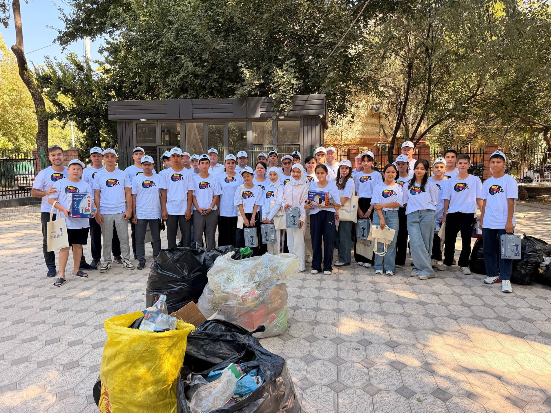 “World cleanup day”: Respublika bo‘ylab bir kunda 38 tonna chiqindi tozalandi